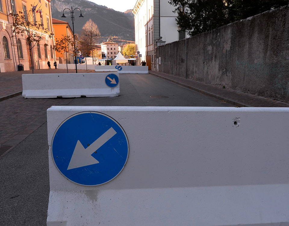 Barriere di cemento nelle manifestazioni pubbliche – Normativa e spunti di riflessione